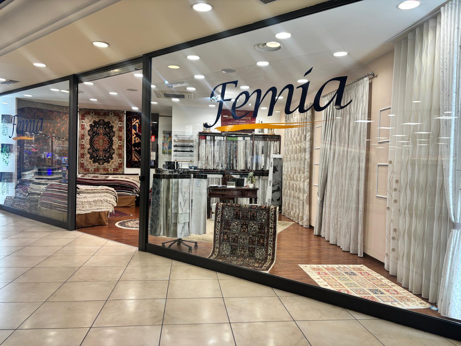 Hero con immagine del negozio